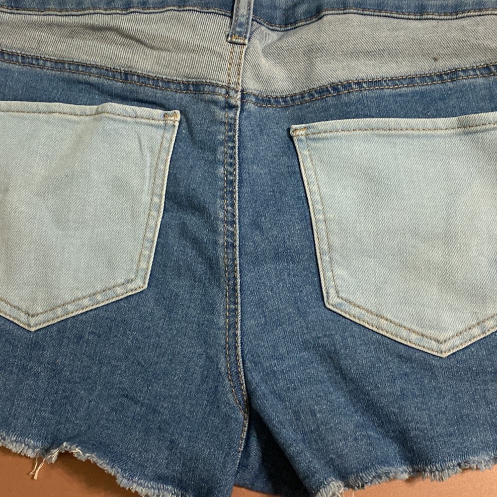 Shorts - Picture 4 of 4